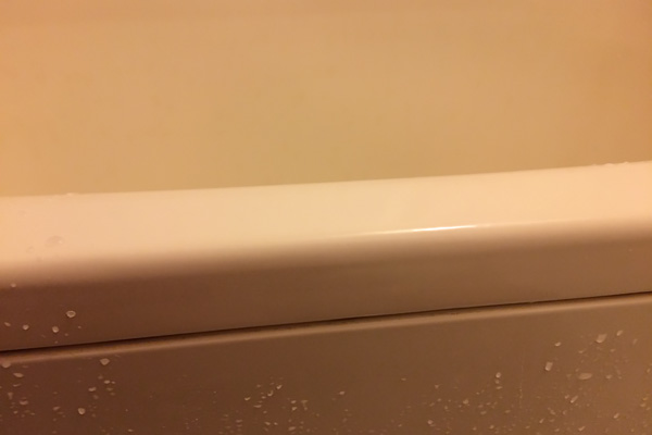 バスタブに付いた水滴がなくなった様子