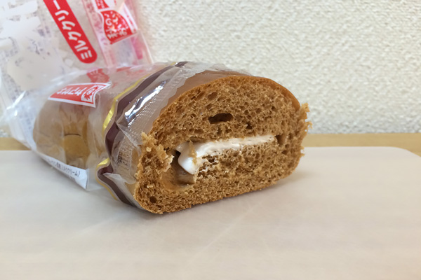 コッペパン黒糖の断面図